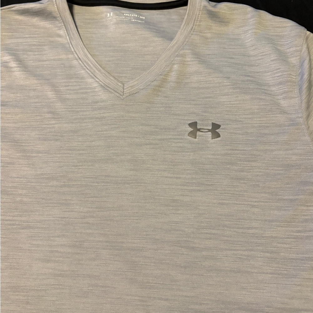 Under Armour Men's Light Gray V-Neck Tee